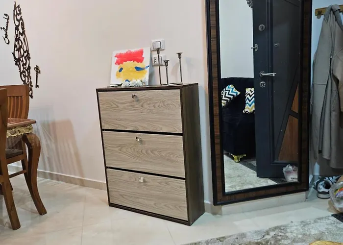 Apartman Quiet For 4, Pool View Balcony, 3 Min From