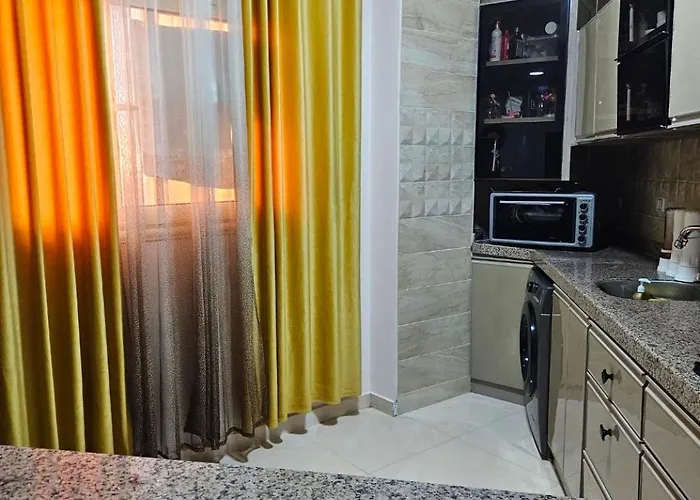Apartman Quiet For 4, Pool View Balcony, 3 Min From *